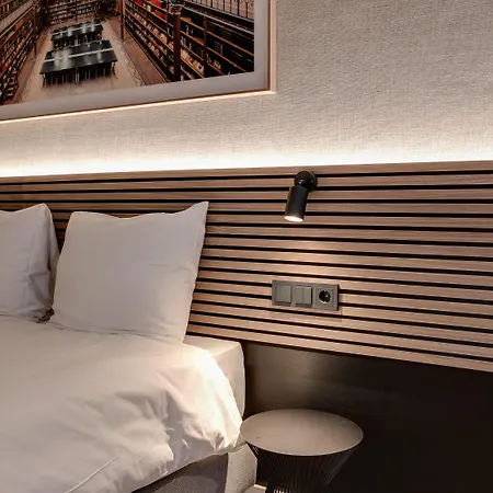 Adam's Canal House Otel