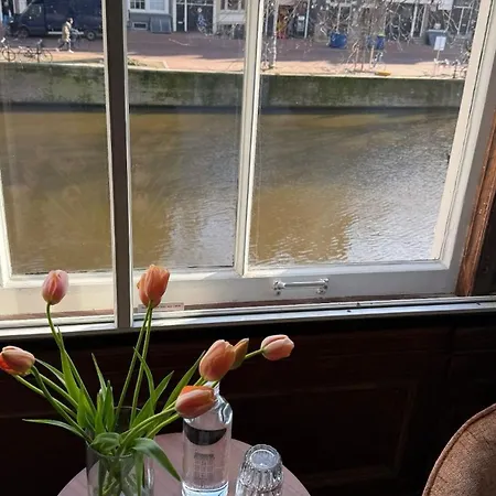 Adam's Canal House ホテル