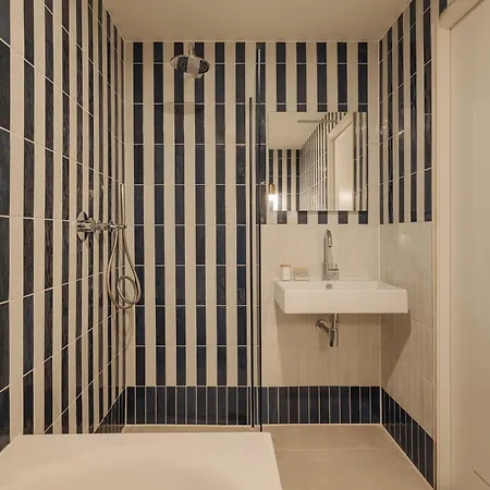 Adam's Canal House 4*