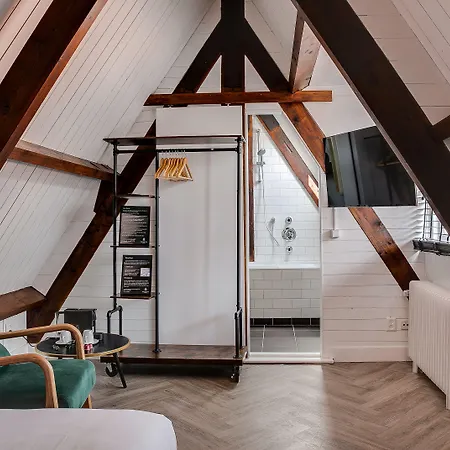 Adam's Canal House Szálloda 4*