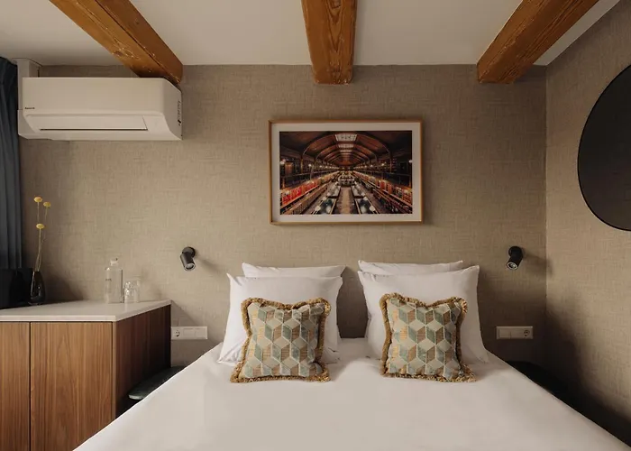 Adam's Canal House Hotel