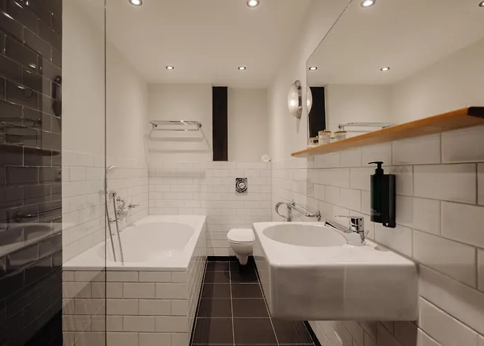 Adam's Canal House Hotel