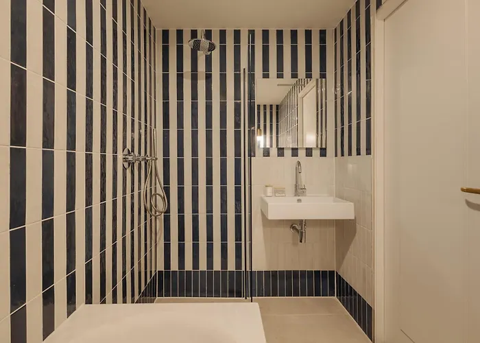 Adam's Canal House 4*