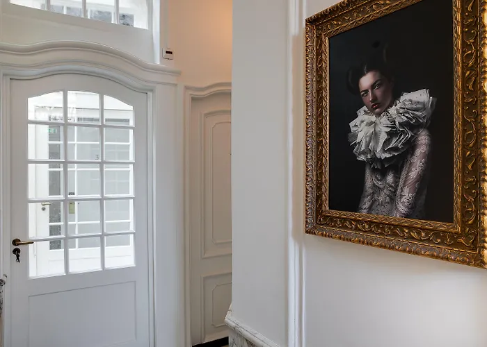 Adam's Canal House Hotel