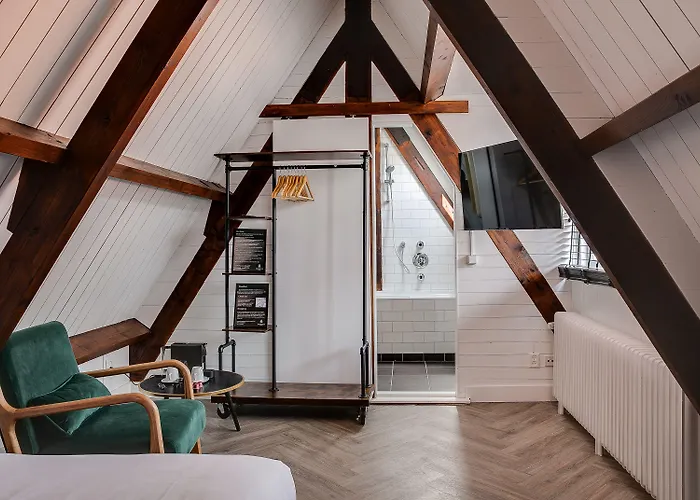 Adam's Canal House Hotel 4*