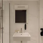Отель Adam's Canal House