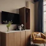 Отель Adam's Canal House 4*