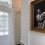 Adam's Canal House Otel