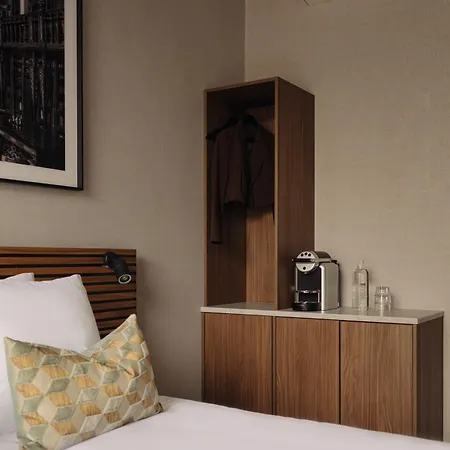 Ξενοδοχείο Adam's Canal House 4*