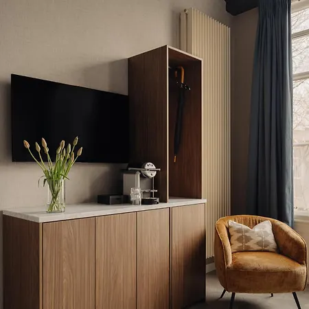 Ξενοδοχείο Adam's Canal House 4*